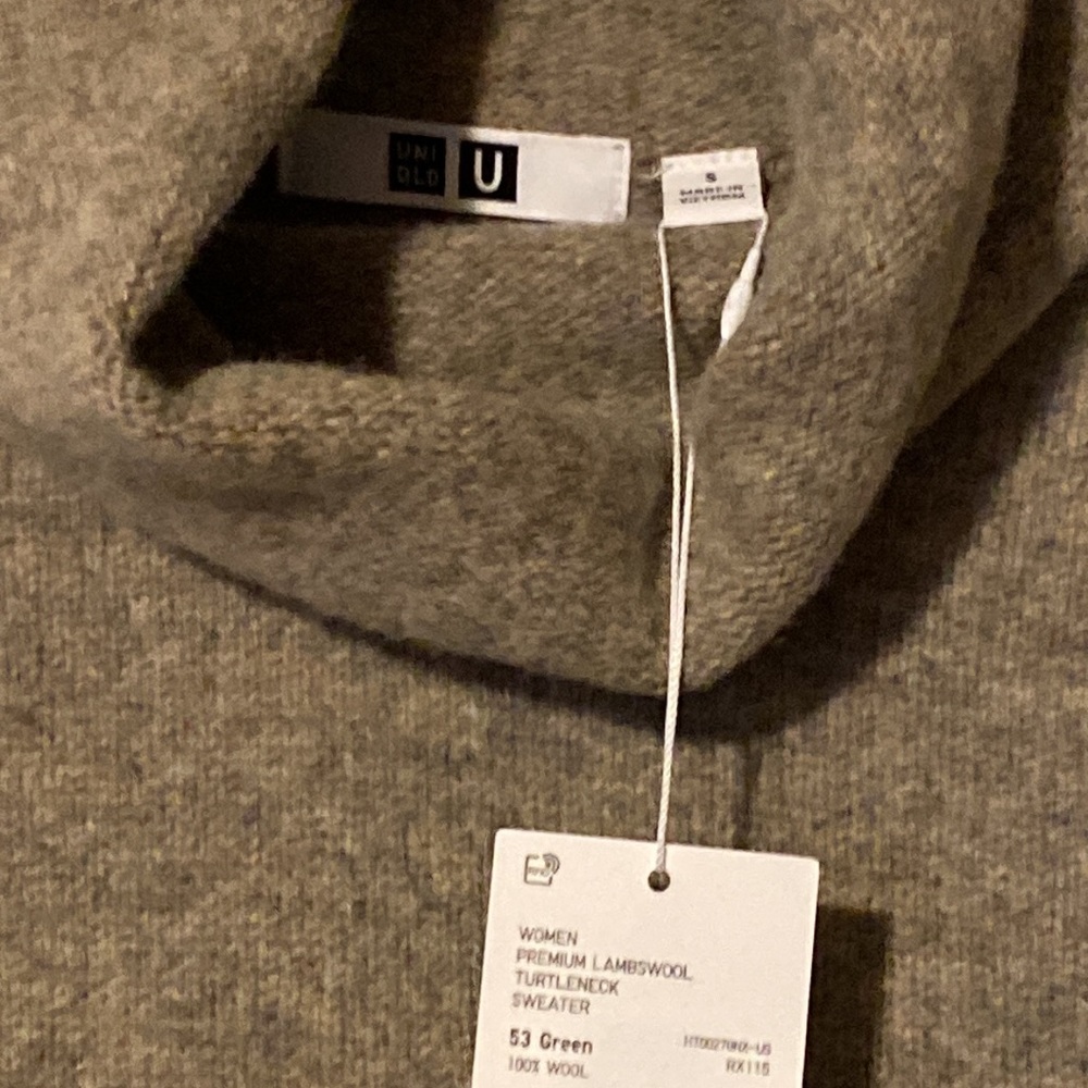 Uniqlo U Premium Lambswool Turtleneck Sweater NWT - Picture 8 of 9